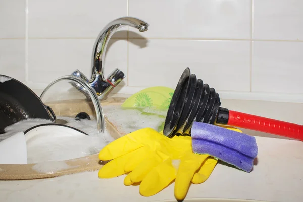 Huge heap of dirty dishes waiting for the flatmate — Stock Photo, Image