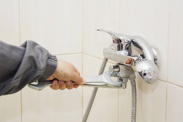 Plumber hands fixing water tap with spanner — Stock Photo, Image