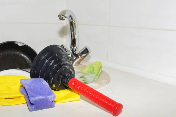 Huge heap of dirty dishes waiting for the flatmate — Stock Photo, Image