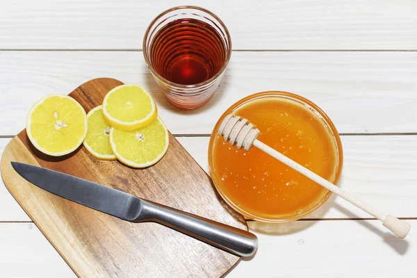 Honey and lemon. the natural medicine — Stock Photo, Image