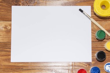 guaj, püsküllü, suluboya boya, beyaz kağıdın.