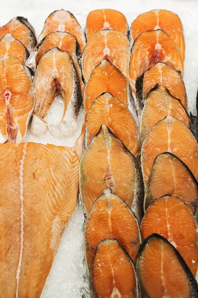 Frozen fish. sale in market. Sea fish on ice. Bunch of raw frozen fish on ice — Stock Photo, Image