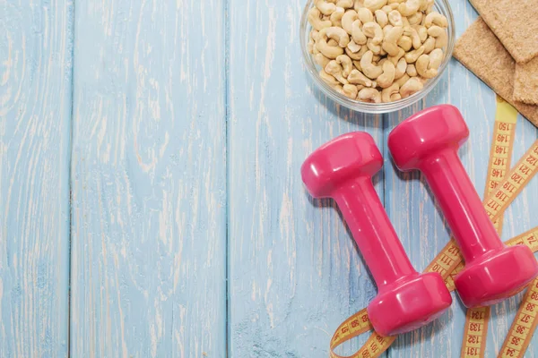 Il concetto di una dieta sana. Piccoli manubri, stile di vita sano. sport. Cibo fitness — Foto Stock