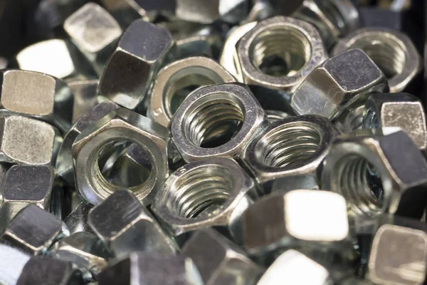 parlak metal fındık küme içinde yalan. Arka plan. Yakın çekim