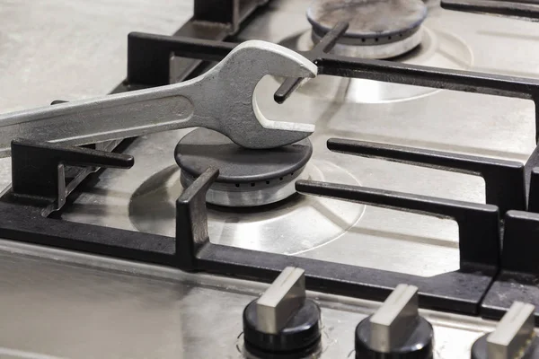 Gaz sobasının tamiri için anahtar.