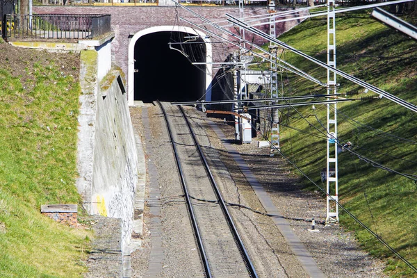 Gamla Järnvägstunneln Korsning För Tåg Ljus Slutet Tunneln Utgång Från — Stockfoto