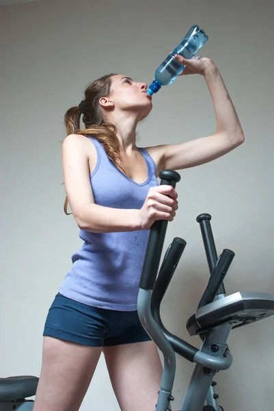 Young Girl Training Home Pandemic — Stock Photo, Image