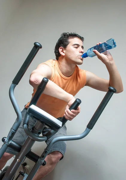 Young Guy Training Home Pandemic — Stock Photo, Image