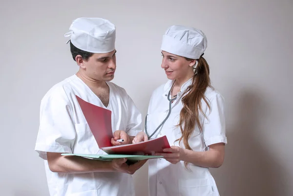 Giovani Medici Studenti Durante Pratica Ospedale — Foto Stock