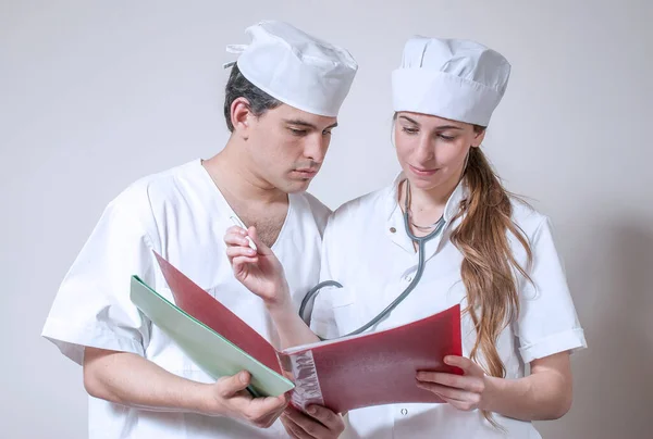 Jonge Doktersstudenten Tijdens Praktijk Het Ziekenhuis — Stockfoto