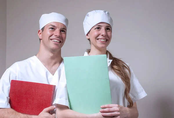 Retrato Jóvenes Estudiantes Medicina Hospital — Foto de Stock