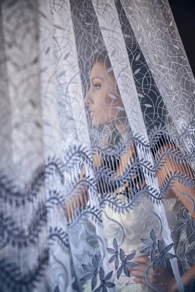 Egy Menyasszony Portréja Ablak Mellett — Stock Fotó