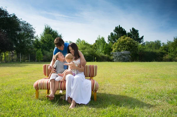 Mãe Feliz Crianças Parque — Fotografia de Stock