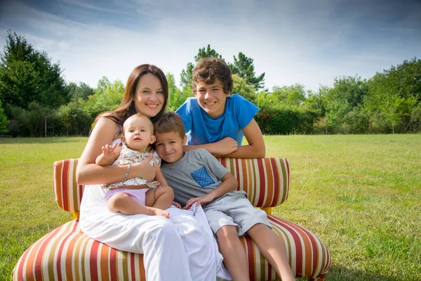 Happy Mother Children Park — Stock Photo, Image