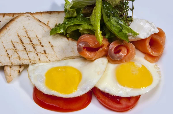 Desayuno de tocino y huevos — Foto de Stock