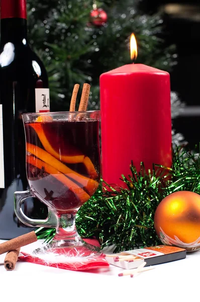 Cocktail de Noël sur table festive — Photo