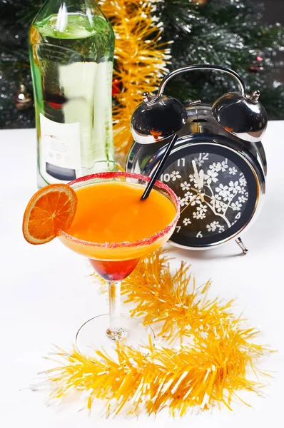 Cocktail de Noël sur table festive — Photo