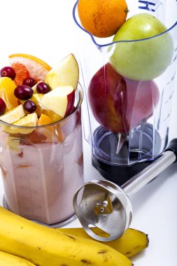 Mikser ve meyve