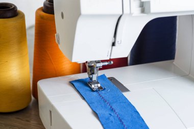 Dikiş makinesi, iğne ve kumaş