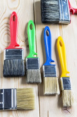 Yazı tahtası üzerinde fırçalar