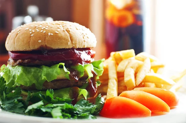 Hamburger with tomato and potatoes — Stock Photo, Image