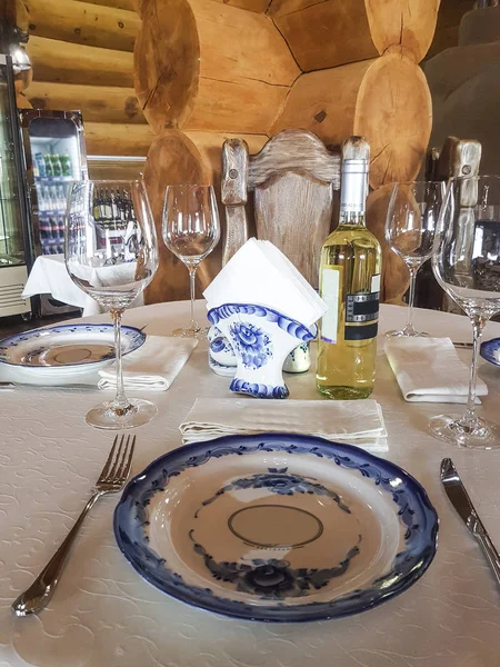 Served table with bouquet — Stock Photo, Image