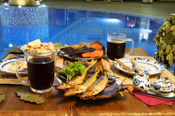 Cerveza, pescado y queso — Foto de Stock