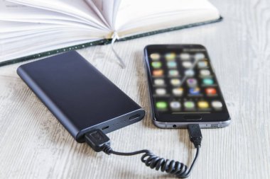 Güç bankasıyla çalışan akıllı telefon