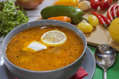 Sebzeli solyanka tabağı.