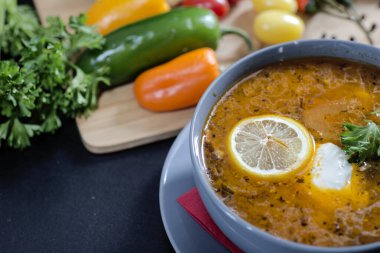 Sebzeli solyanka tabağı.