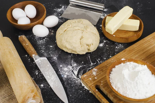 Ingredients for baking buns on black table — Stock Photo, Image