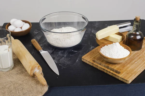 Chef prepares dough for buns — Stock Photo, Image
