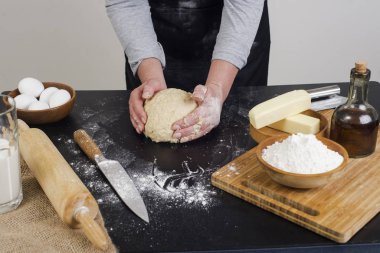 aşçı hamur kneads