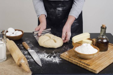 aşçı hamur kneads