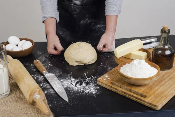 Cook kneads dough — Stock Photo, Image
