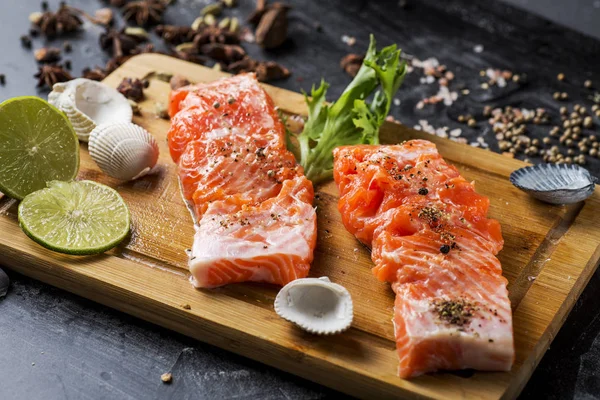 Raw salmon fish — Stock Photo, Image
