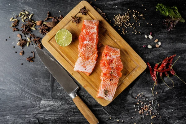 Raw salmon fish — Stock Photo, Image