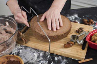 chocolate sponge cake separation