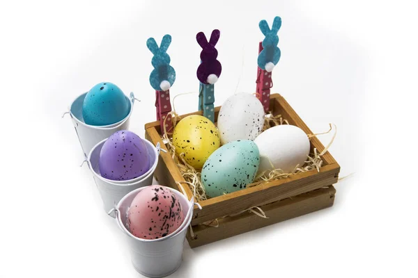 Beyaz Arka Planda Paskalya Yumurtası Tavşanları — Stok fotoğraf