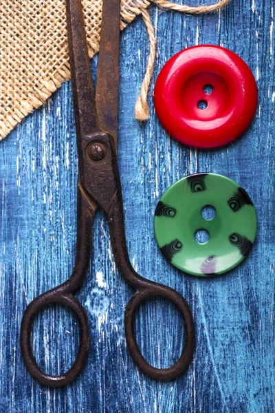 Tasten Und Vintage Scissors Draufsicht Hintergrund — Stockfoto