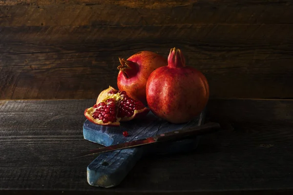 Fresh Pomegranate Knife Textured Board — Stock Photo, Image