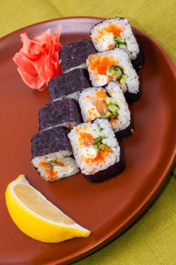 Wasabi ve limonlu suşi..