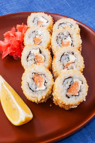 Sushi Con Wasabi Limón Primer Plano —  Fotos de Stock