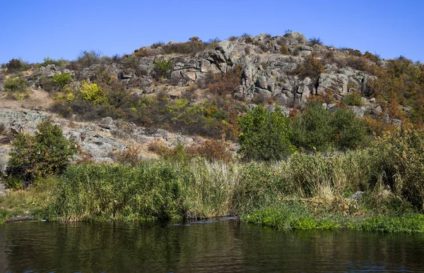 Cava e fiume — Foto Stock