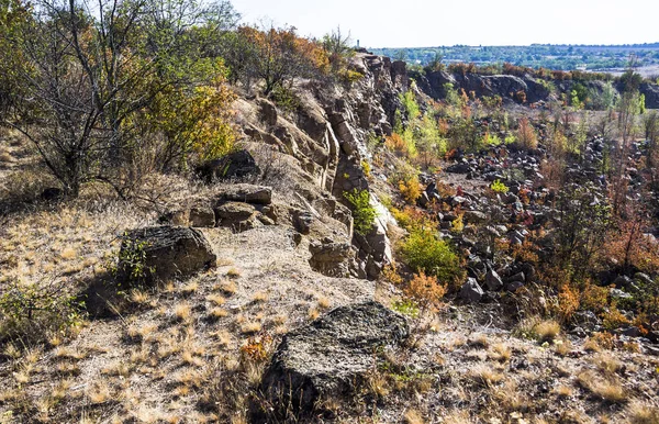 Carrière de pierre profonde inutilisée — Photo