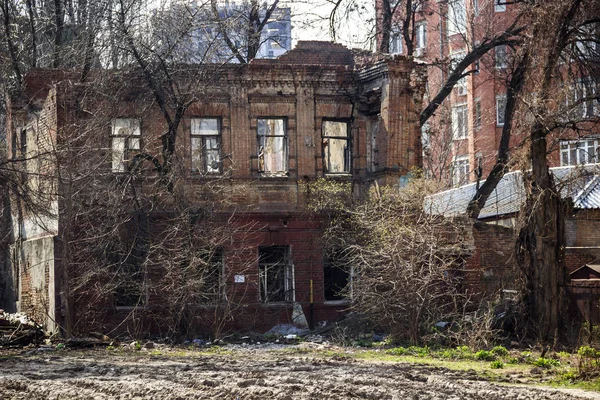 Förstörda gamla byggnaden — Stockfoto