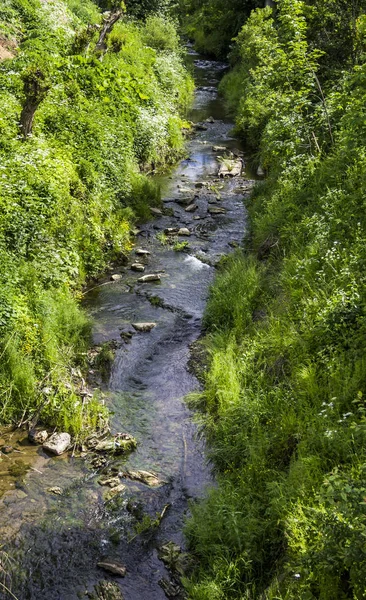 Невеликий швидко річка — стокове фото