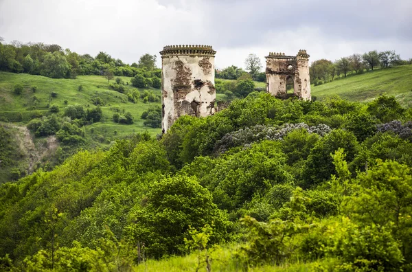 Rovine del vecchio castello — Foto Stock