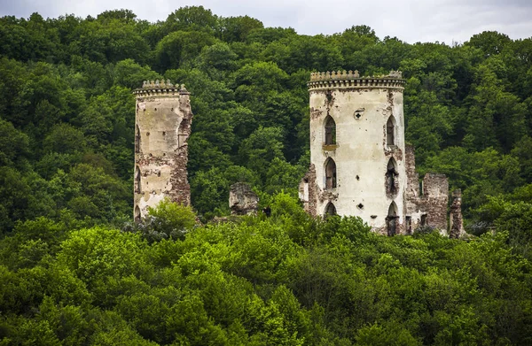 Ruinas del antiguo castillo — Foto de Stock