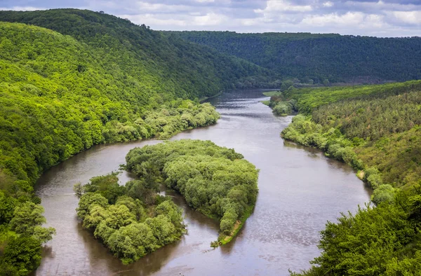 büyük Nehri üzerinde güzel Adaları